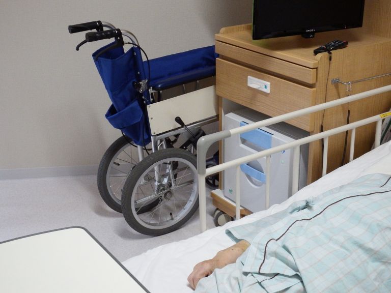 フランスでワクチン拒否は社会的死 最新医療政策が暴く集団圧力の正体